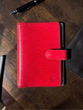 Auth LOUIS VUITTON Epi Leather Small Ring Agenda Passport Cover Castilian Red